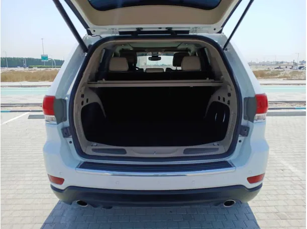 Car image 19