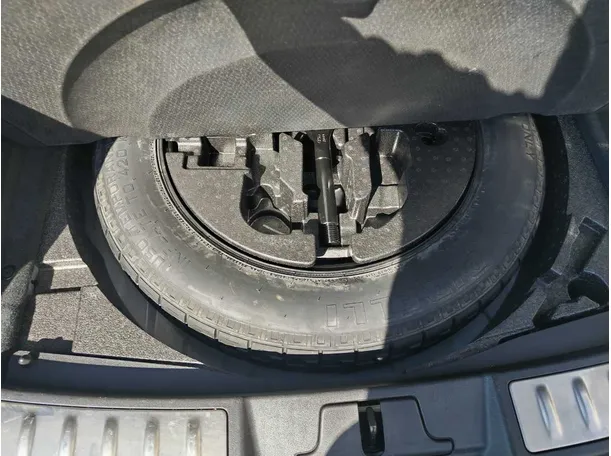 Car image 40