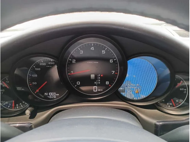 Car image 18