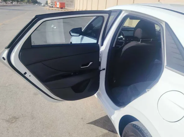 Car image 13