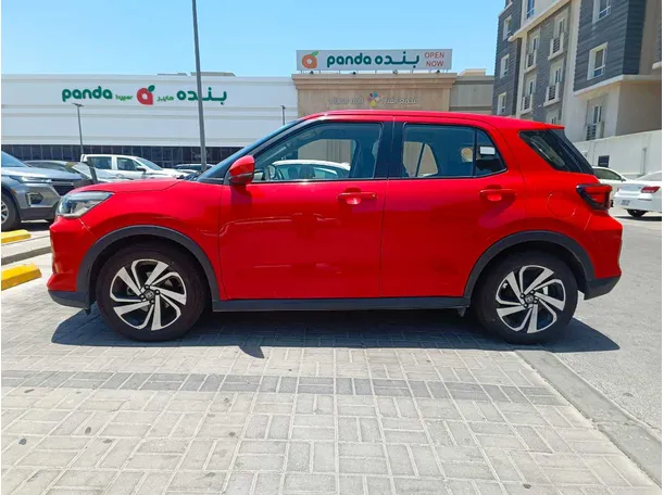 Car image 8