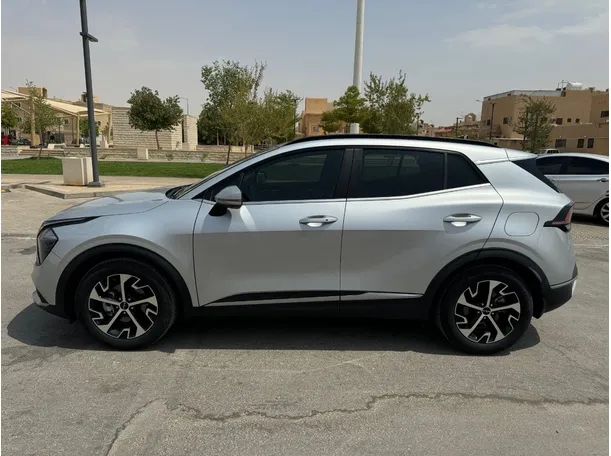 Car image 8