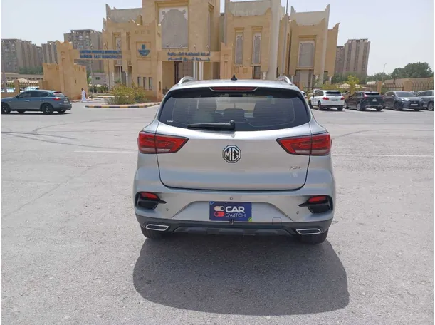 Car image 6