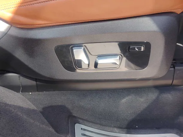 Car image 26