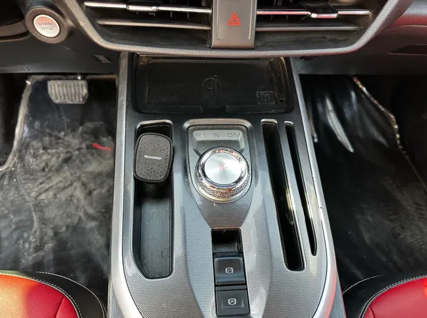 Car image 19