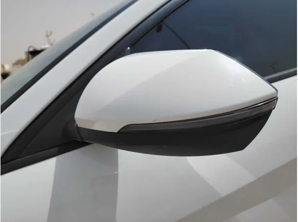 Car image 27