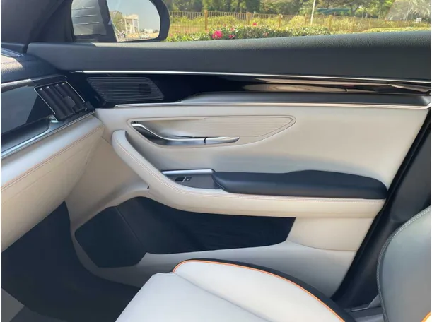 Car image 34