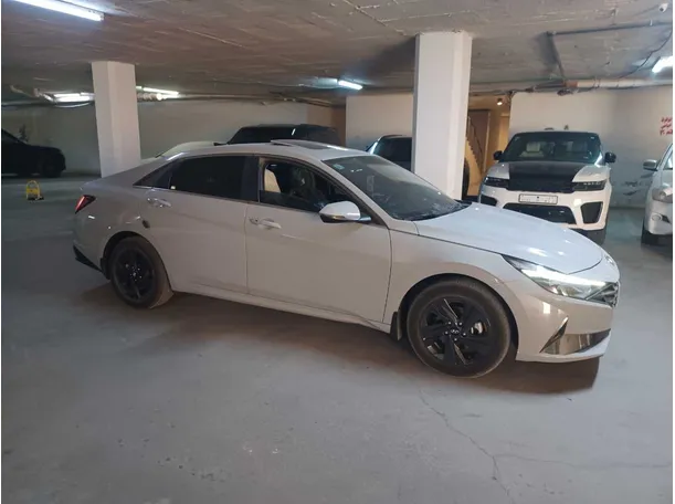 Car image 4