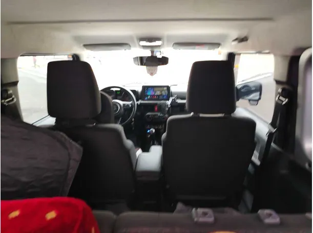 Car image 18