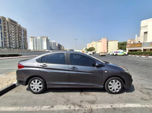 Car image 8
