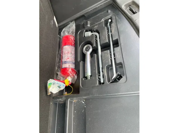 Car image 25