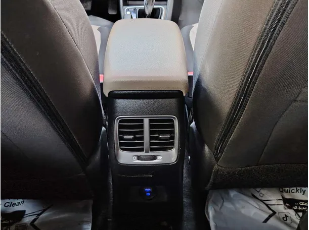 Car image 29