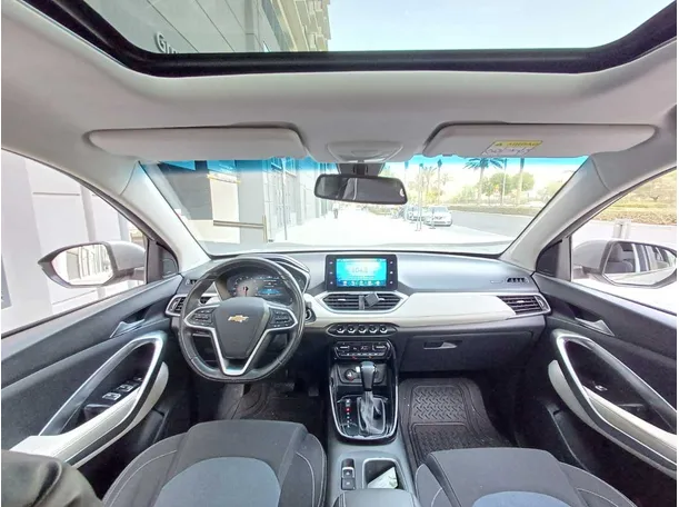 Car image 19