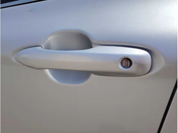 Car image 30
