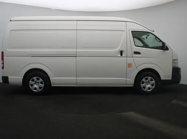 Car image 13