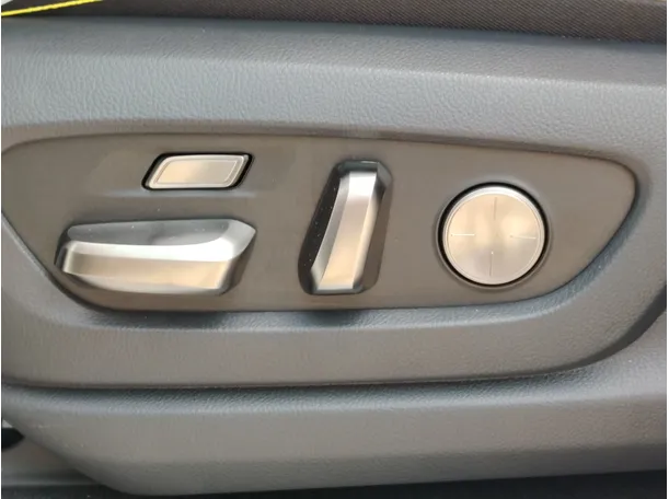 Car image 40