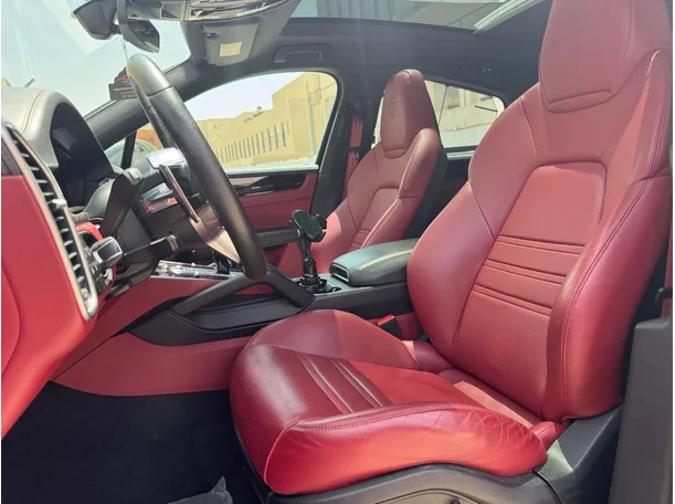 Car image 11