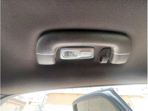 Car image 24