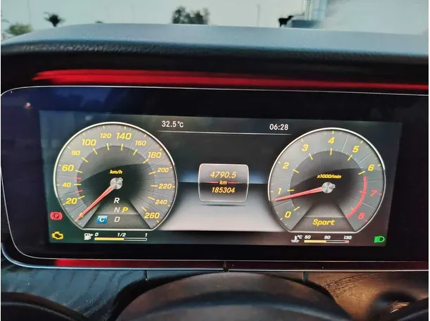 Car image 28