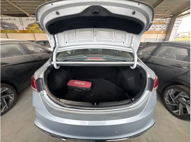 Car image 17