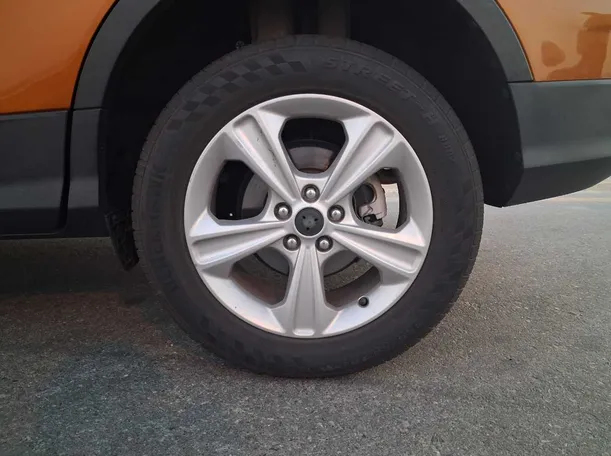 Car image 9