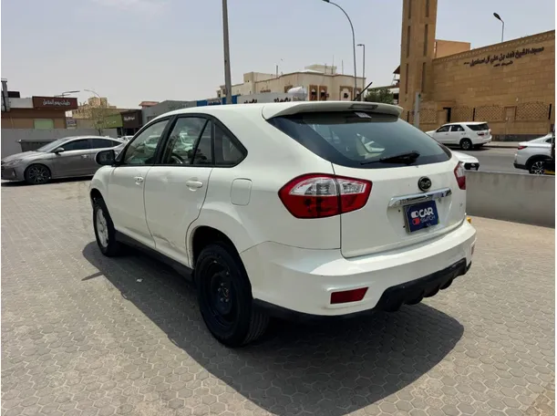Car image 7