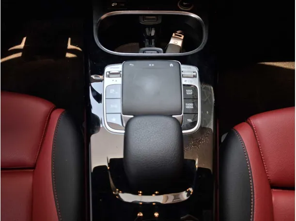 Car image 18
