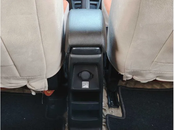 Car image 27