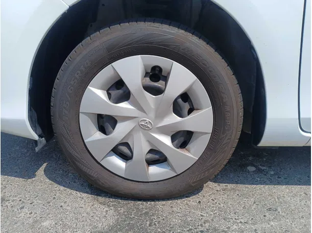 Car image 9