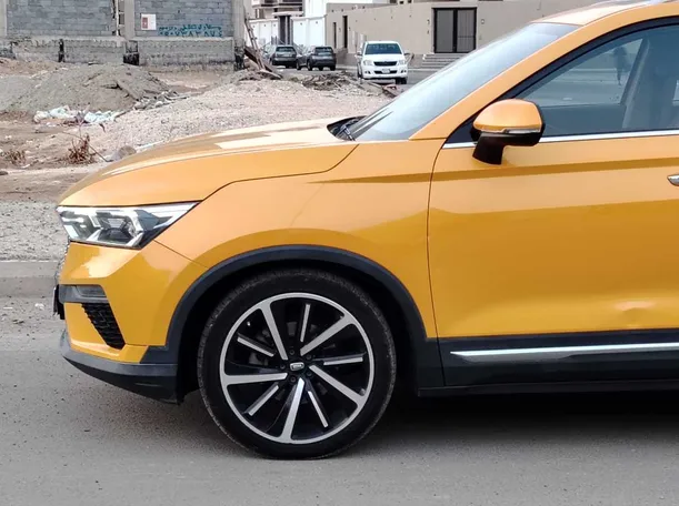 Car image 9