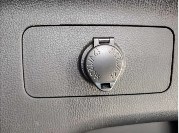 Car image 32