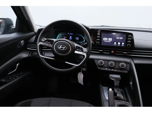 Car image 14