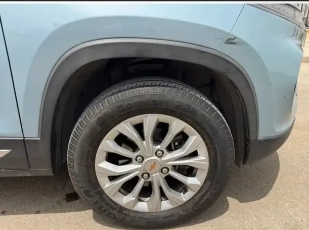 Car image 8