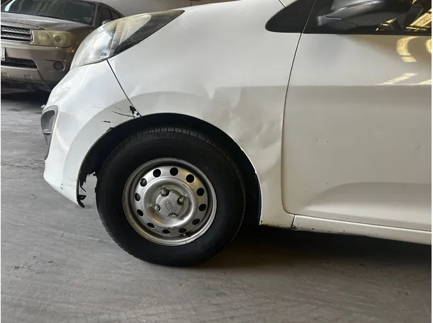 Car image 9