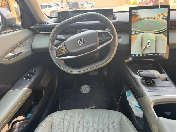 Car image 19