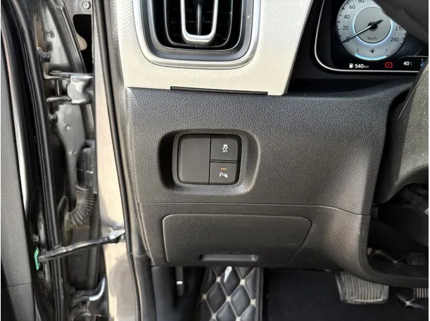 Car image 28