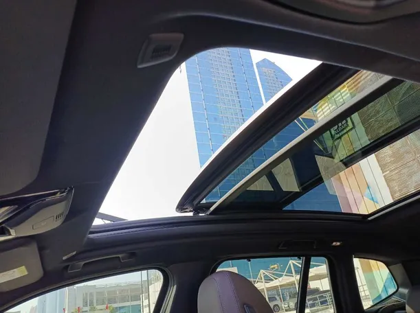 Car image 25