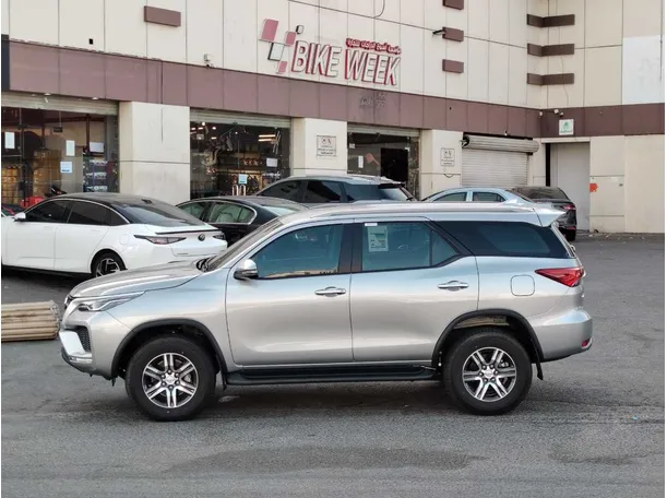 Car image 8