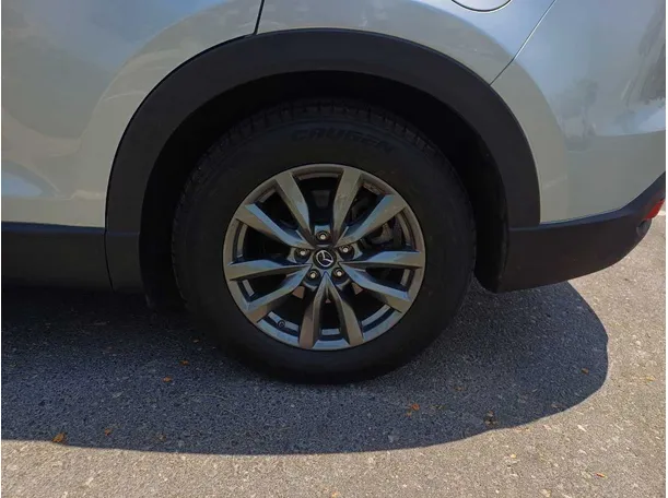 Car image 9