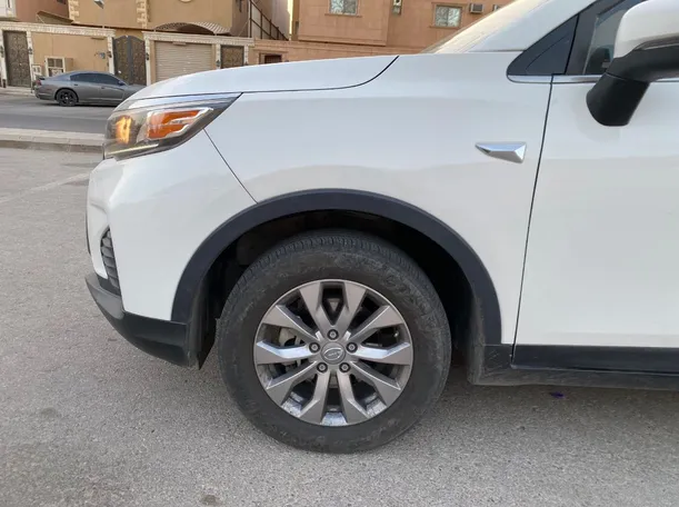 Car image 9