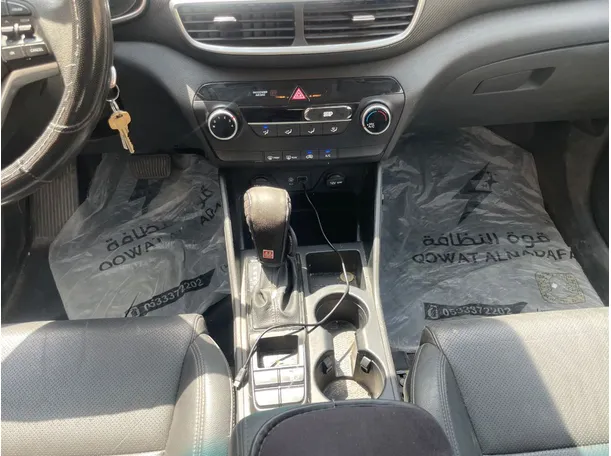 Car image 18