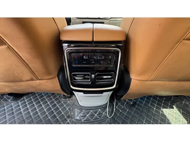 Car image 28