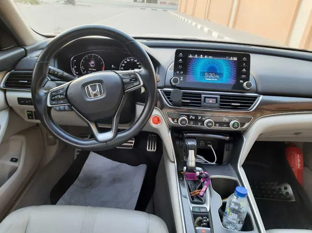 Car image 16