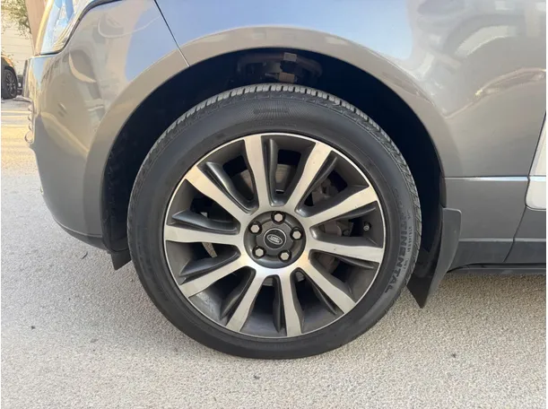 Car image 9