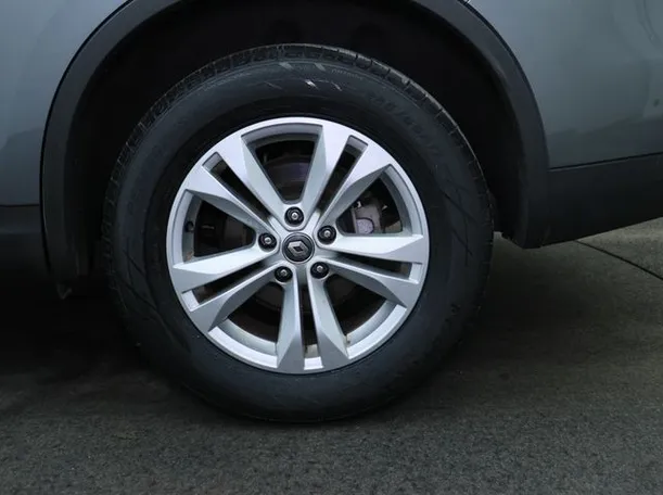 Car image 7