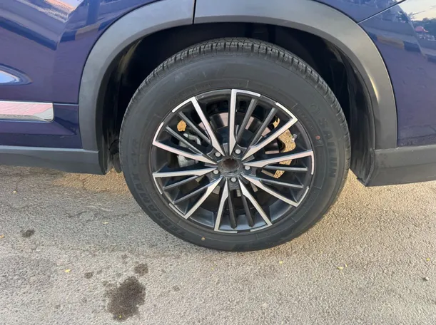 Car image 9