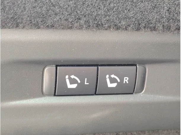 Car image 29