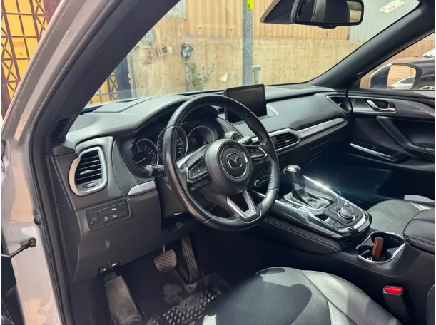 Car image 12