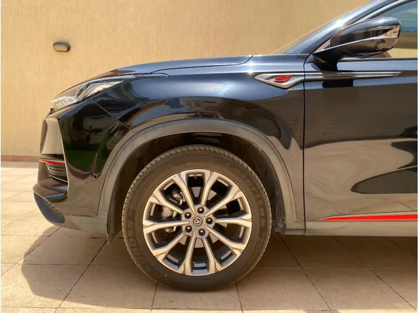 Car image 9