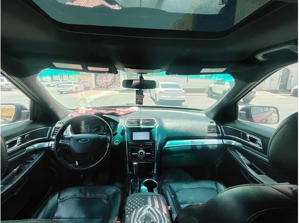 Car image 19